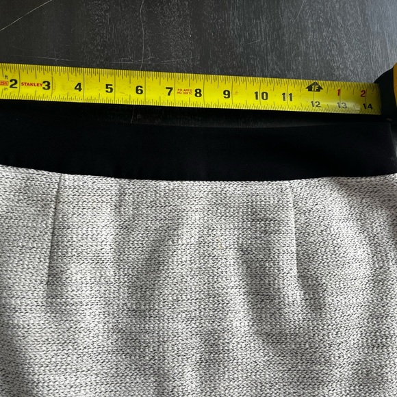 Banana Republic Pencil Skirt Black Trim Size 4 Lined 22” Back Slit - Picture 4 of 9